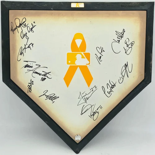 2004 Minnesota Twins Autographed Home Plate With 13 Signatures Including Justin Morneau MLB Holo #MT00273011