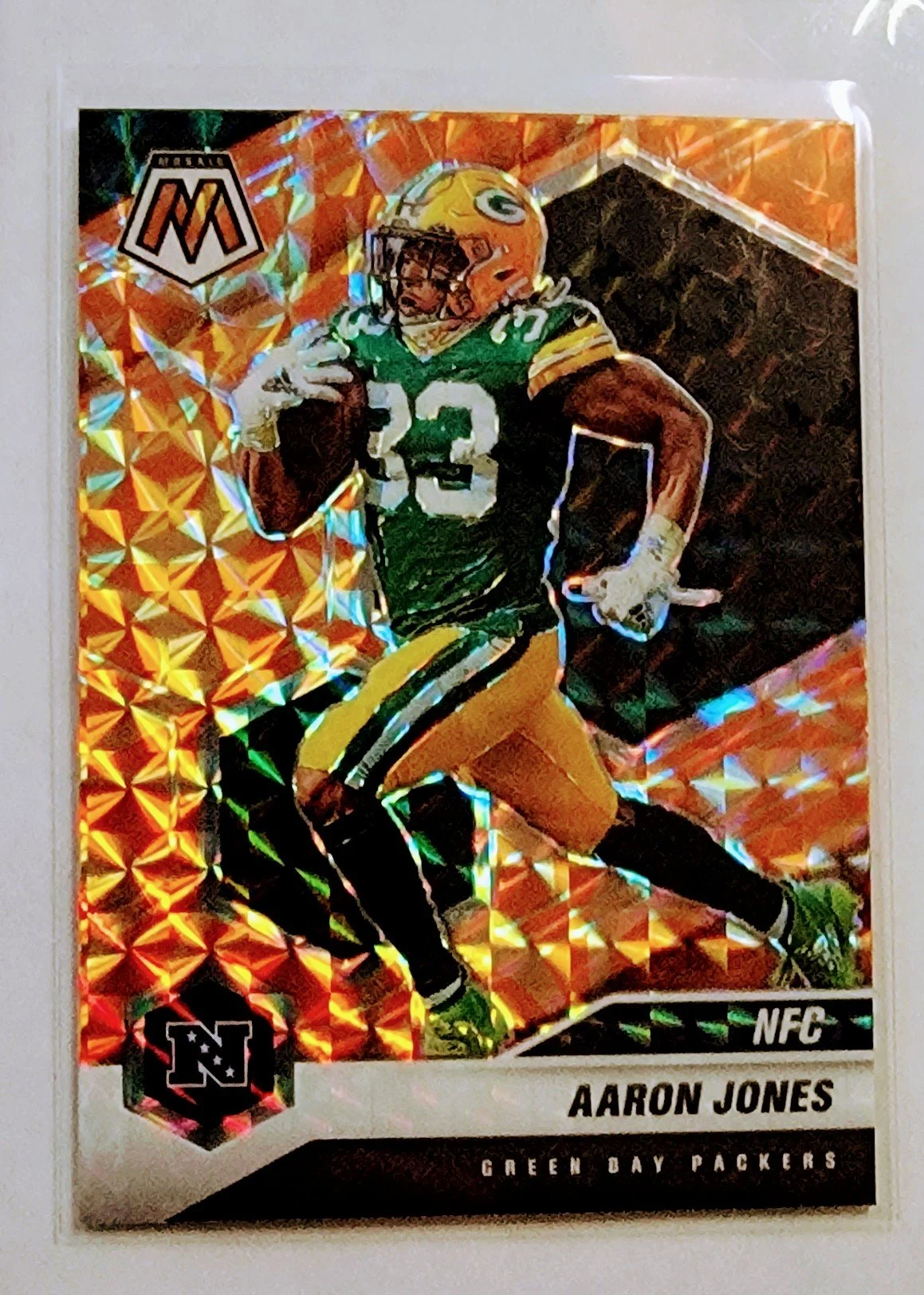 2021 Panini Mosaic Aaron Jones Orange Prizm Green Bay Packers Refractor Football Card AVM1
