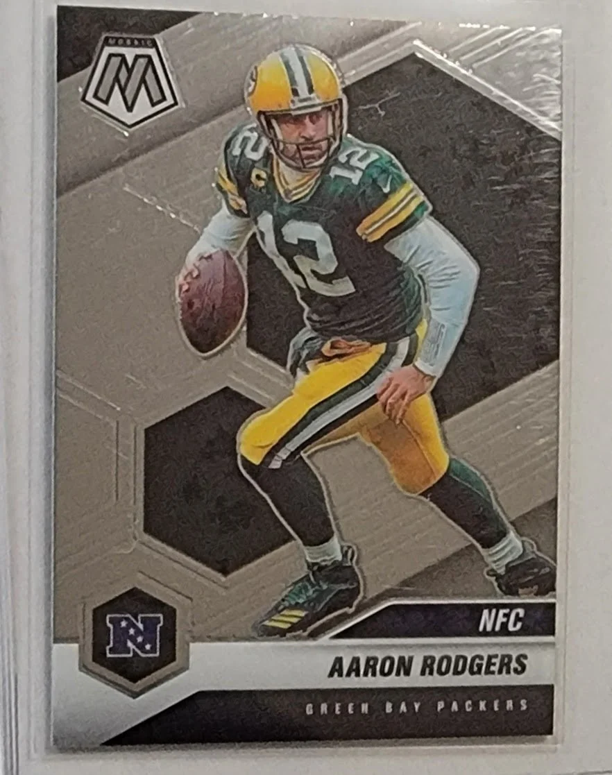 2021 Panini Mosaic Aaron Rodgers Green Bay Packers Football Card AVM1
