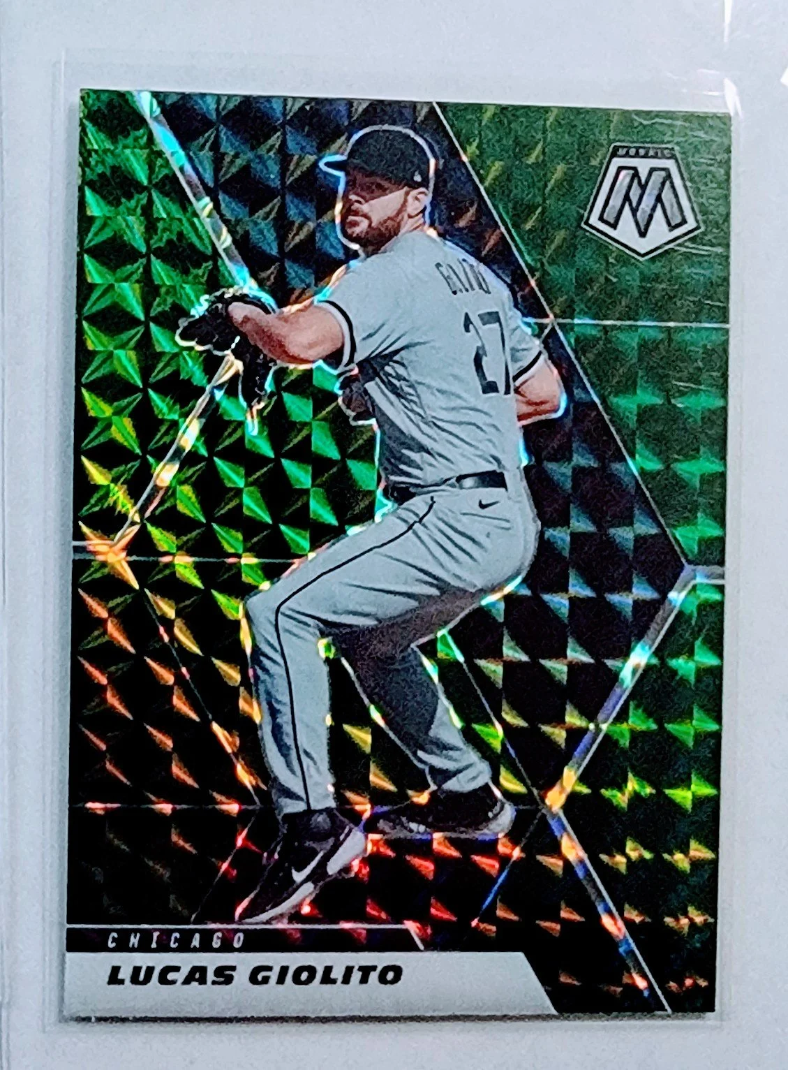 2021 Panini Mosaic Lucas Giolito Green Camo Prizm Refractor Chicago White Sox Baseball Card AVM1