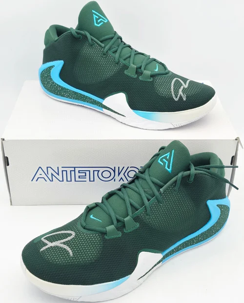 Giannis Antetokounmpo Autographed 2021 Player Exclusive (PE) Promo Black Nike Zoom Freak 3 Shoes Bucks Size 17 Beckett BAS Witness Stock #252760