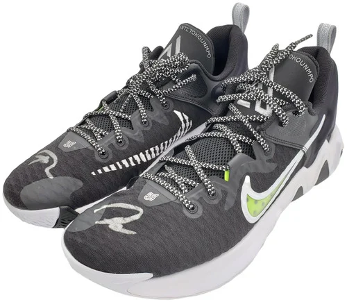 Giannis Antetokounmpo Autographed Black Nike Immortality Shoes Miami Heat Size 12.5 Pair Beckett BAS QR Stock #197428