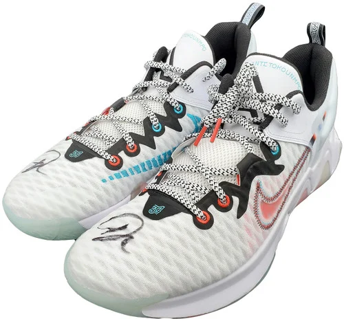 Giannis Antetokounmpo Autographed White Nike Immortality Shoes Miami Heat Size 15 Pair Beckett BAS QR Stock #197435